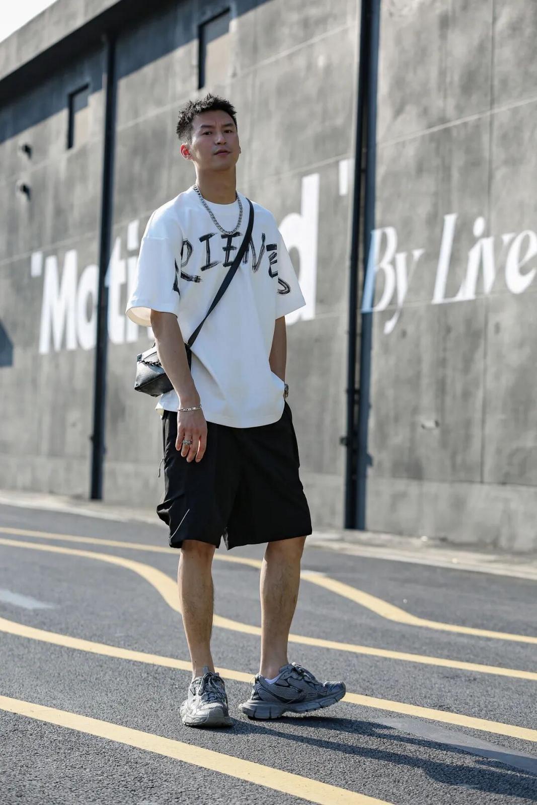 “弈逸”服饰公司男装 图片