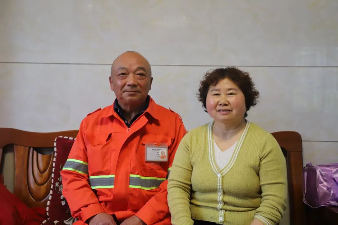 项岳能和妻子郑女士