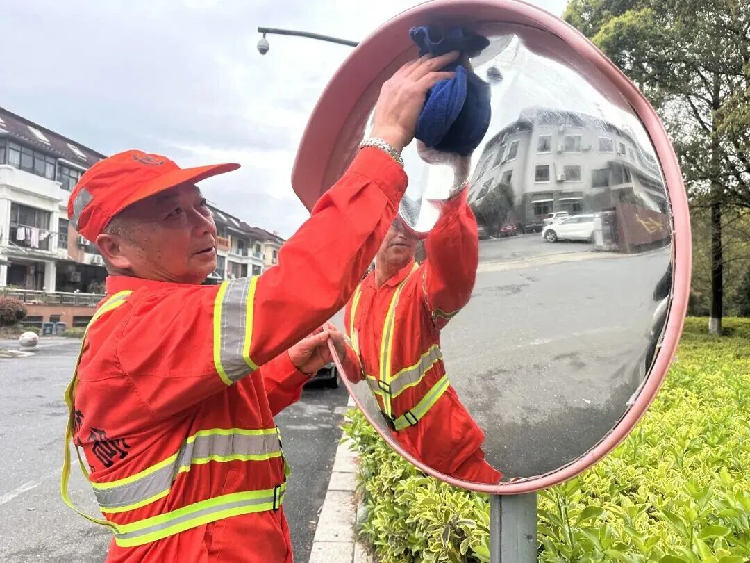工作中的项岳能